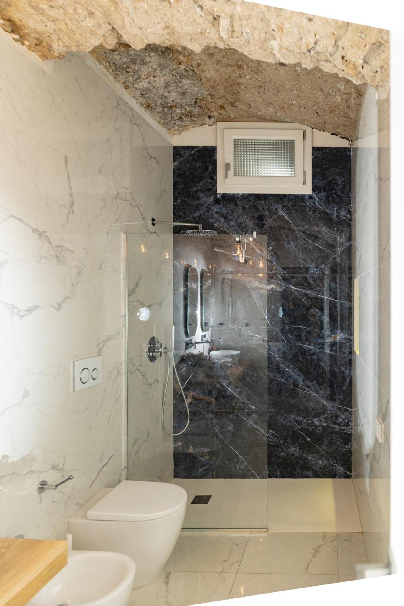 Luxury Center Apartment