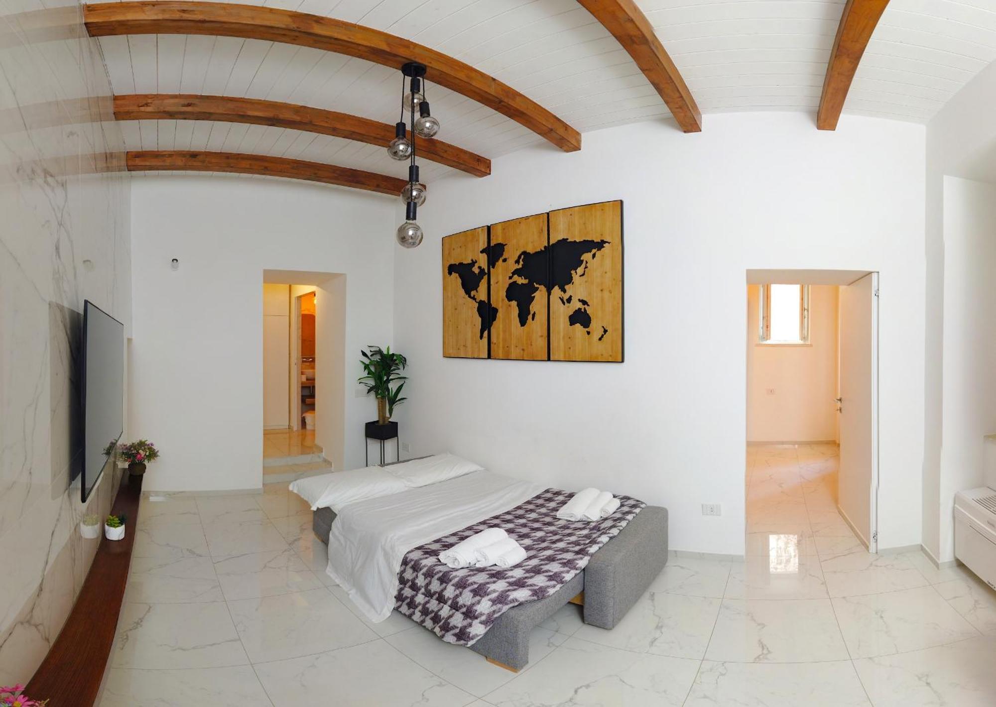 Luxury Center Apartment